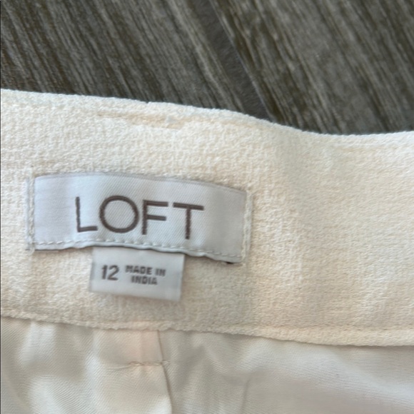 Loft Cream High Waist Casual Shorts with Drawstring and Textured Fabric - Picture 3 of 6